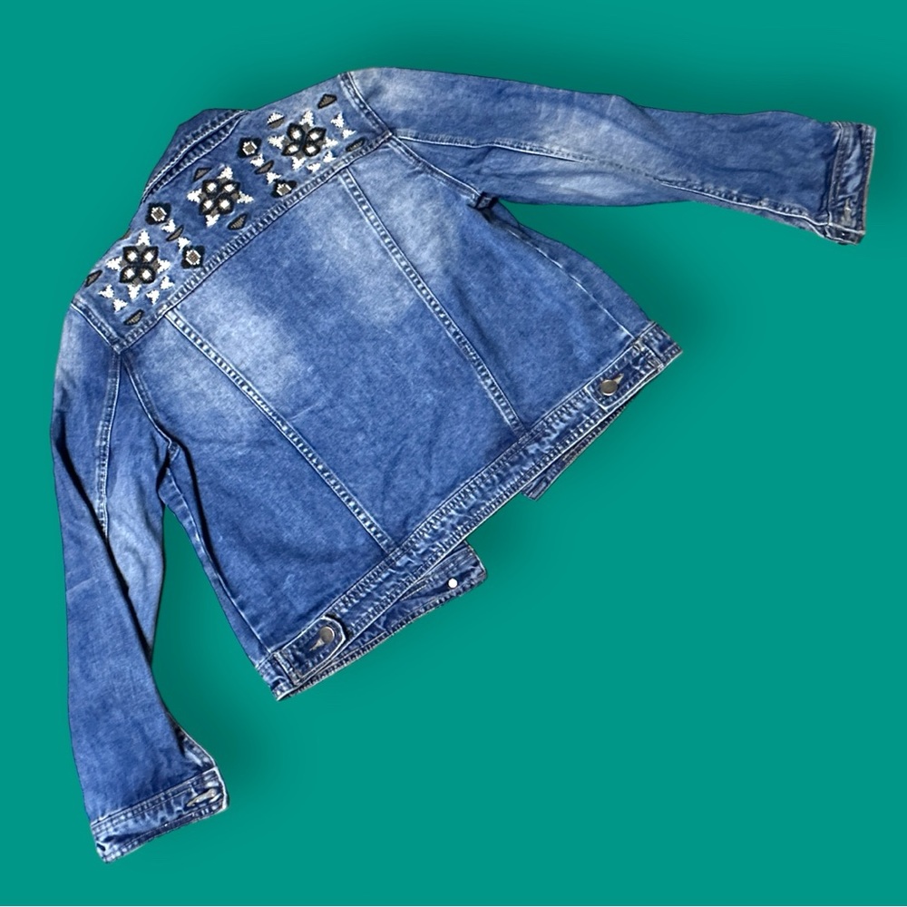 EUC Velvet Heart Embroidered Denim Jacket in Medium Blue Wash. Size Medium 💙🩵 - Picture 4 of 11
